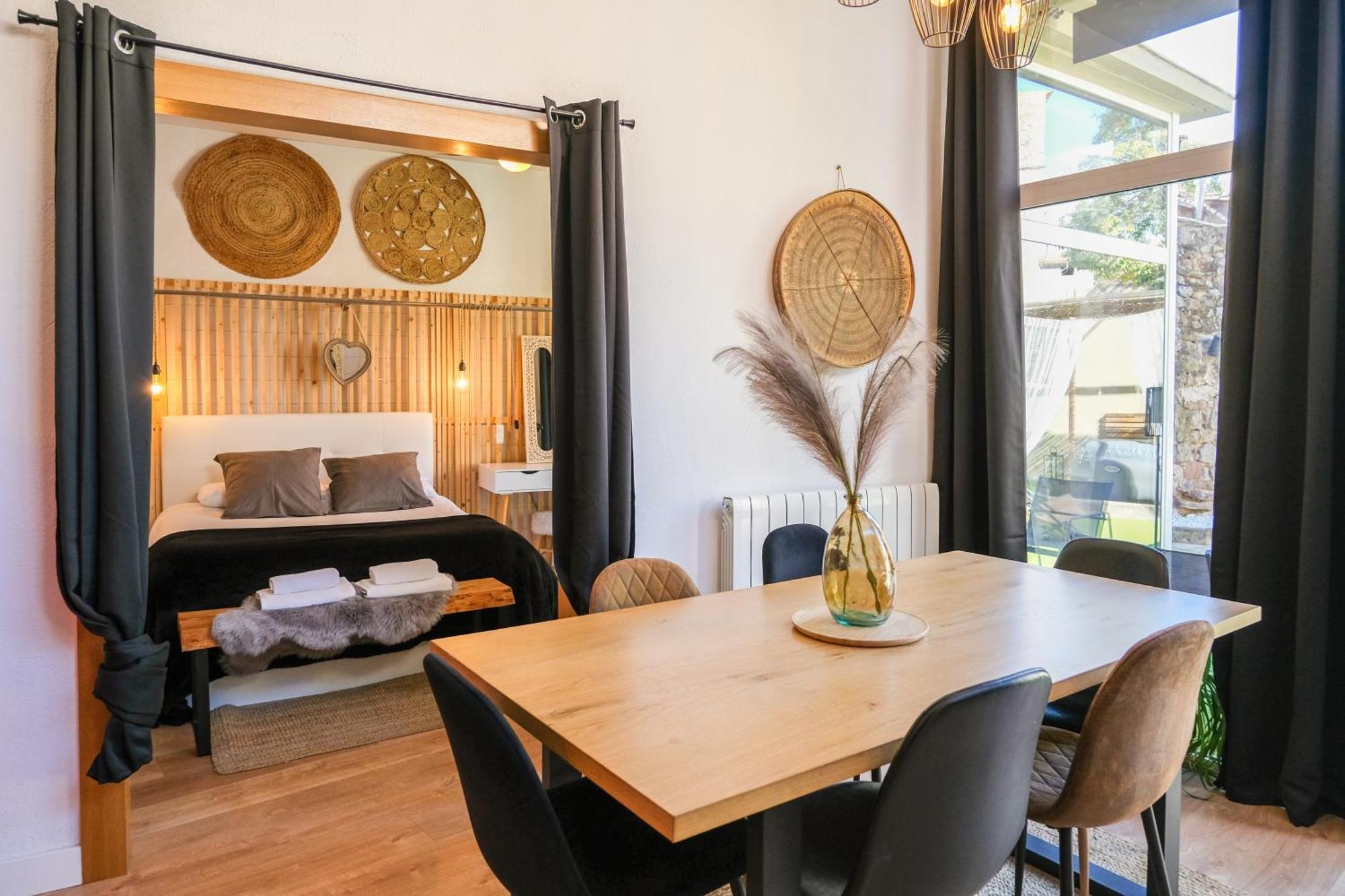 Cal Capo Alojamiento Con Jacuzzi Apartment Besalu Exterior photo