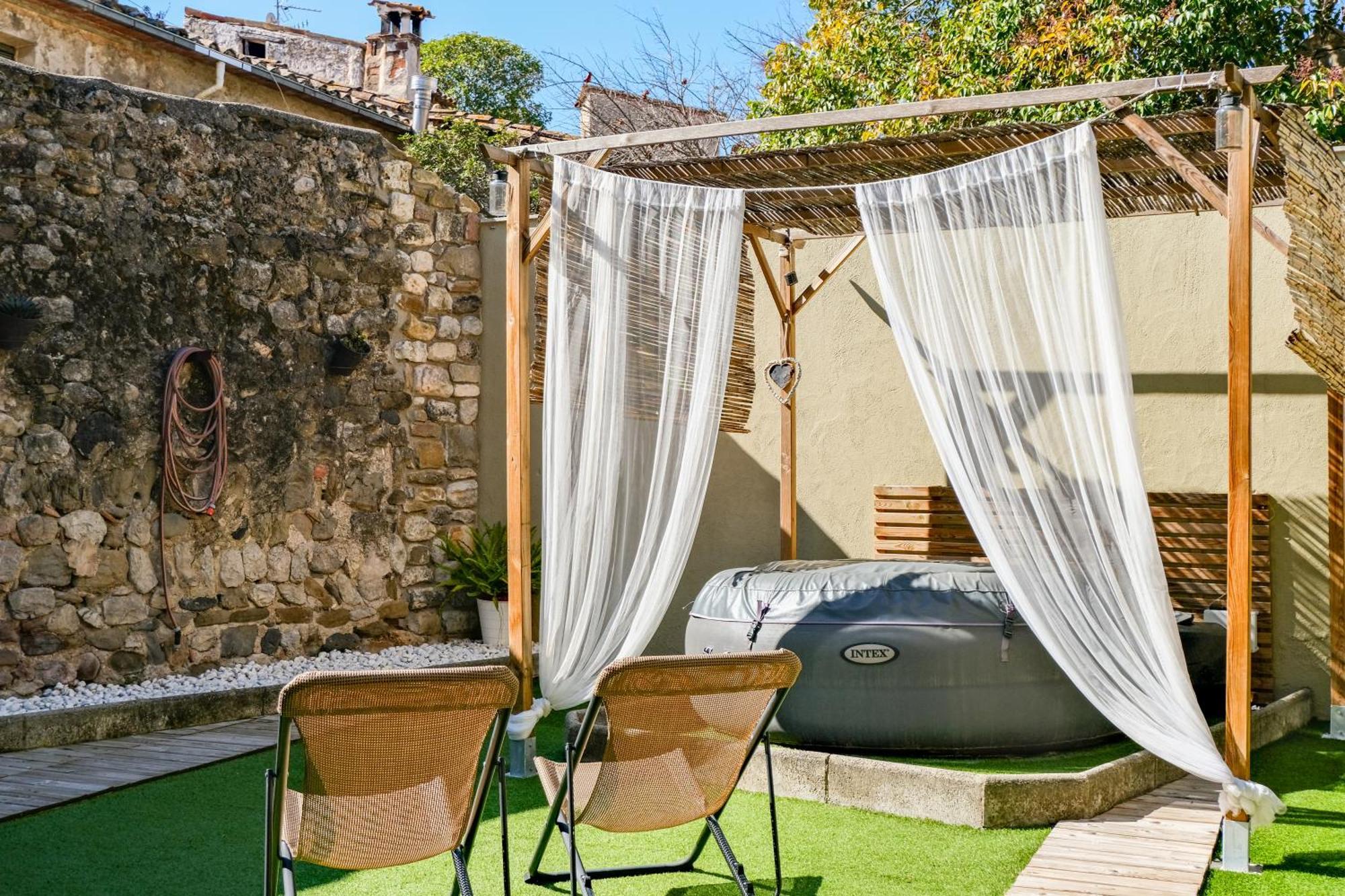 Cal Capo Alojamiento Con Jacuzzi Apartment Besalu Exterior photo
